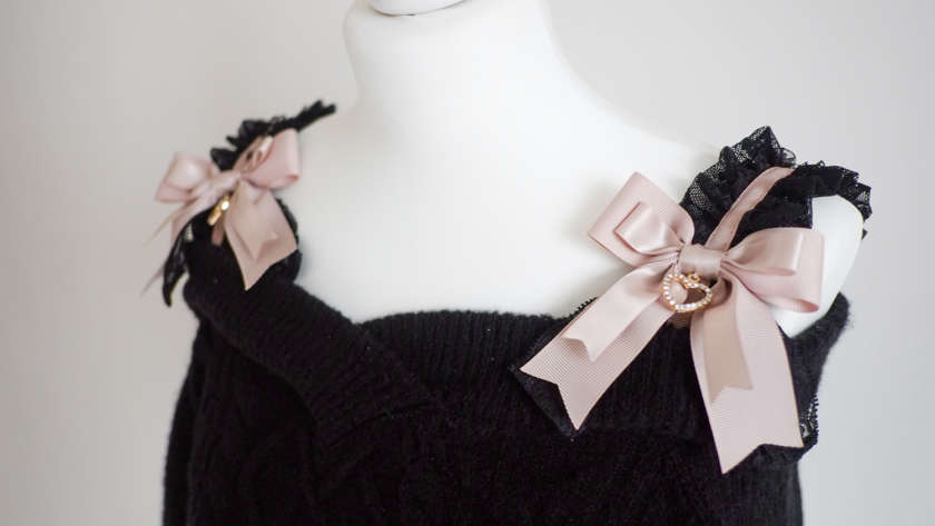 Liz Lisa Winter 2020: Frill Strap Off-Shoulder Knit
